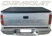 EMBLEMA ADESIVO "CHEVROLET" S-10 TAMPA CONTORNO DOURADO