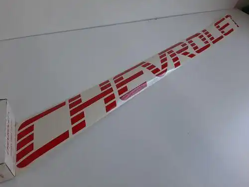 EMBLEMA ADESIVO "CHEVROLET" S-10 TAMPA VERMELHA VASADA