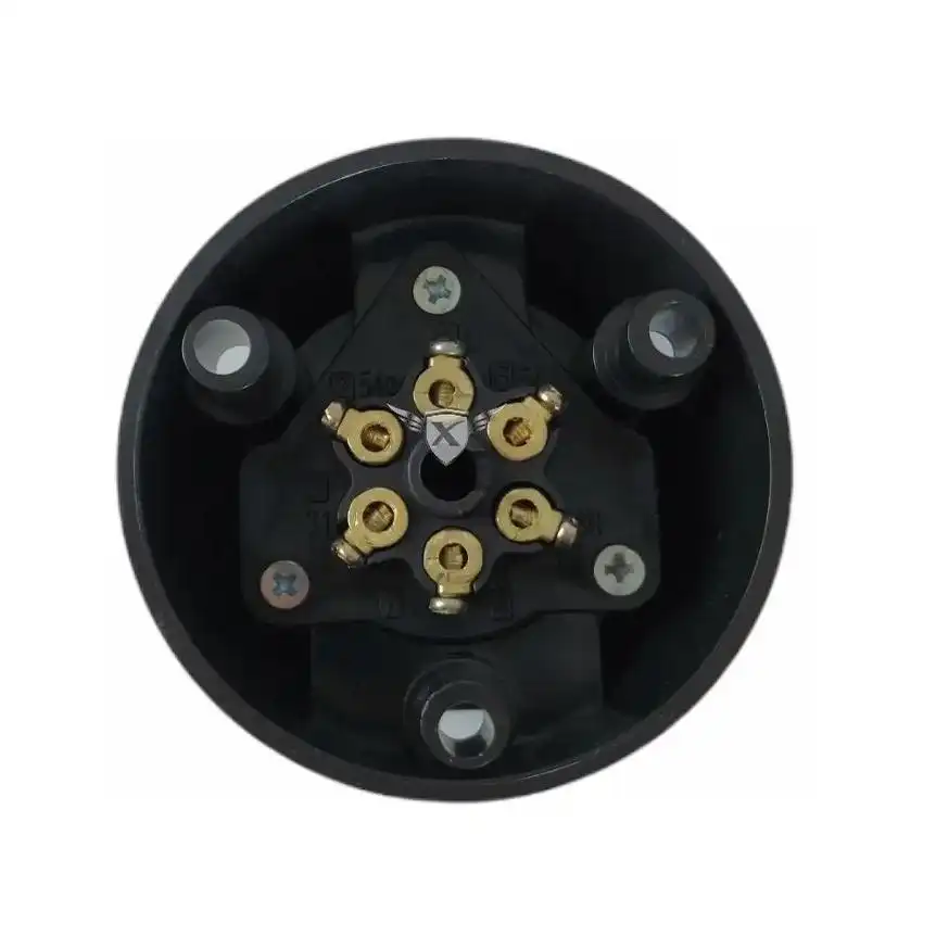 TOMADA LUZ P/ CARRETINHA FEMEA 6 POLOS (PRETA)