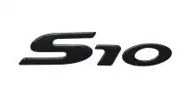EMBLEMA ADESIVO "S-10" 06/08 LATERAL TRAS PRETO