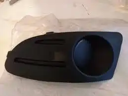 GRADE PARACHOQUE DIANT CITROEN XSARA PICASSO ESQ S/ FAROLETE