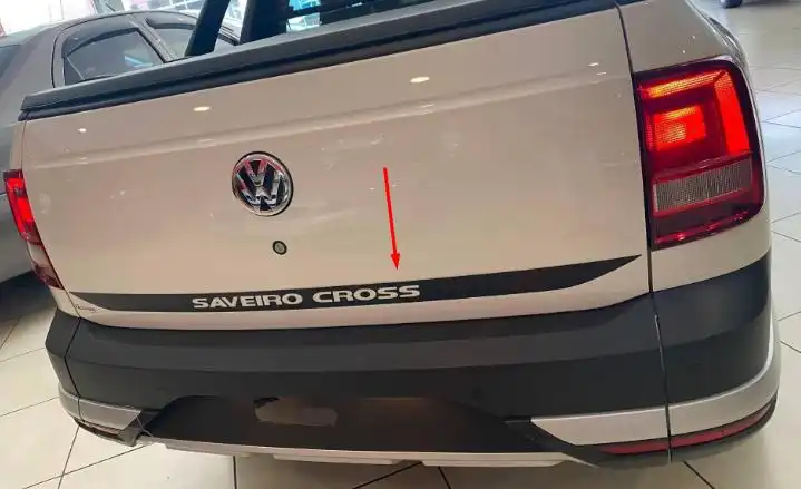 FAIXA TAMPA TRAS SAVEIRO CROSS GV VI VII PRETA