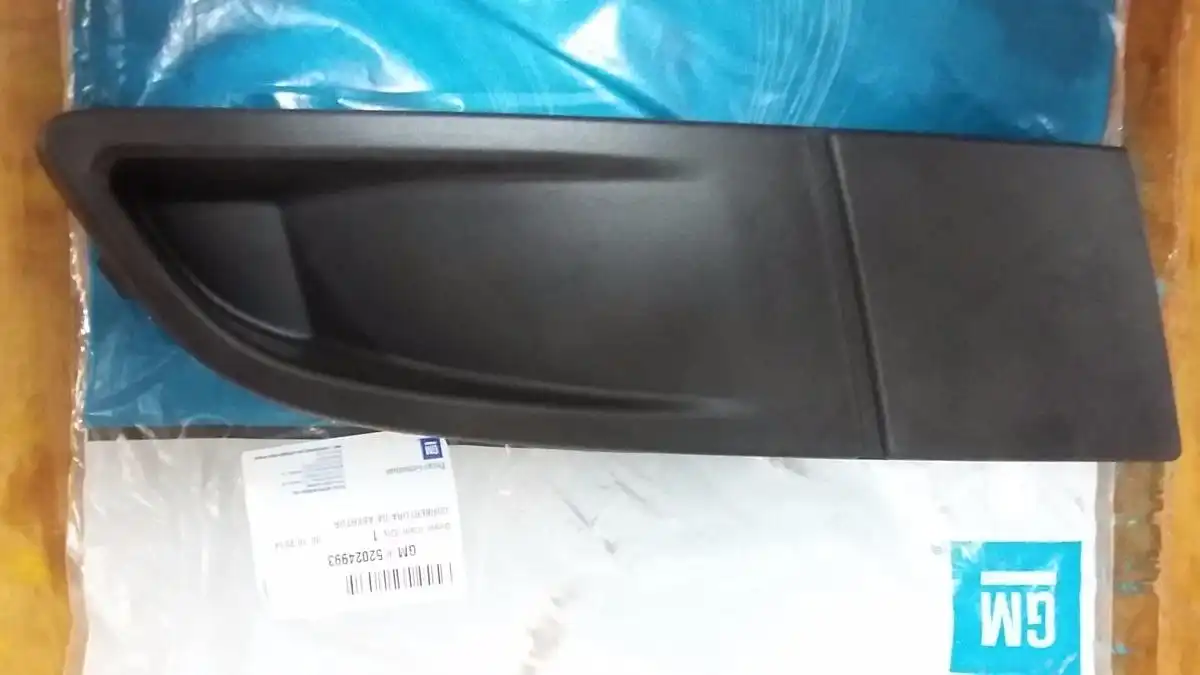 GRADE PARACHOQUE DIANT CORSA CLASSIC 10/17 DIR