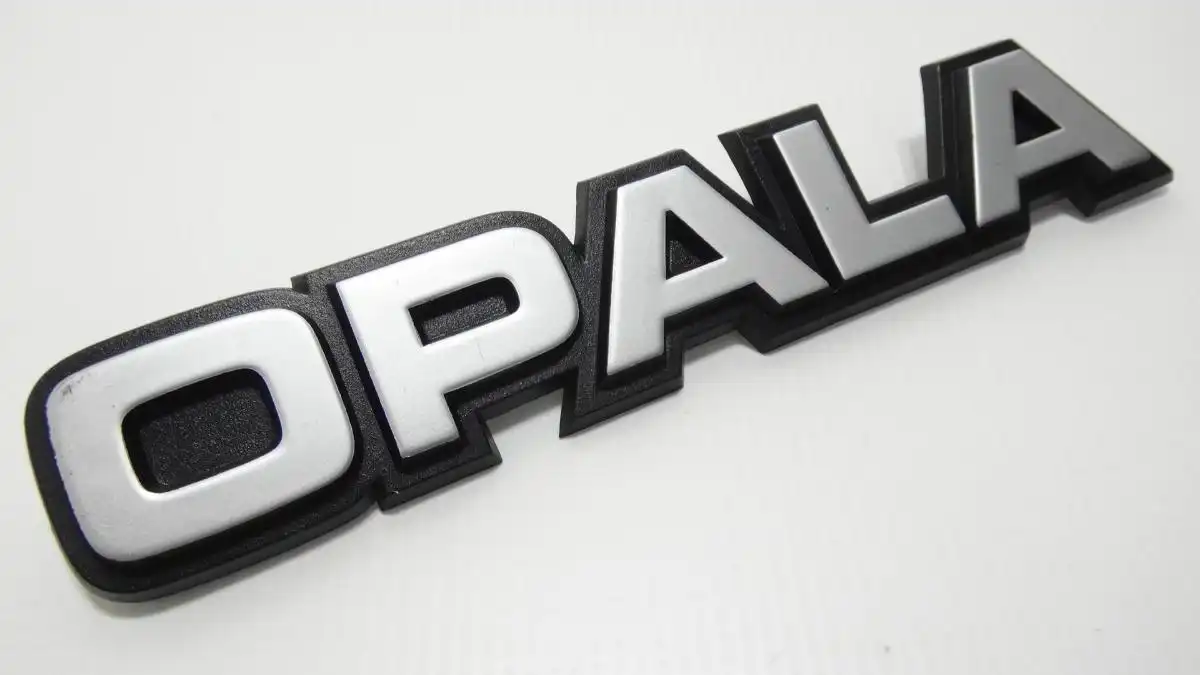 EMBLEMA OPALA CROMADO