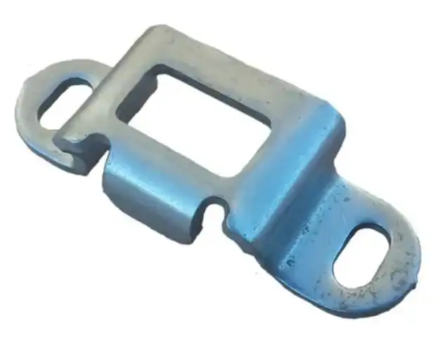 BATENTE TAMPA TRAS SAVEIRO GV 09/ DIR/ESQ ( QUADRADO FERRO )