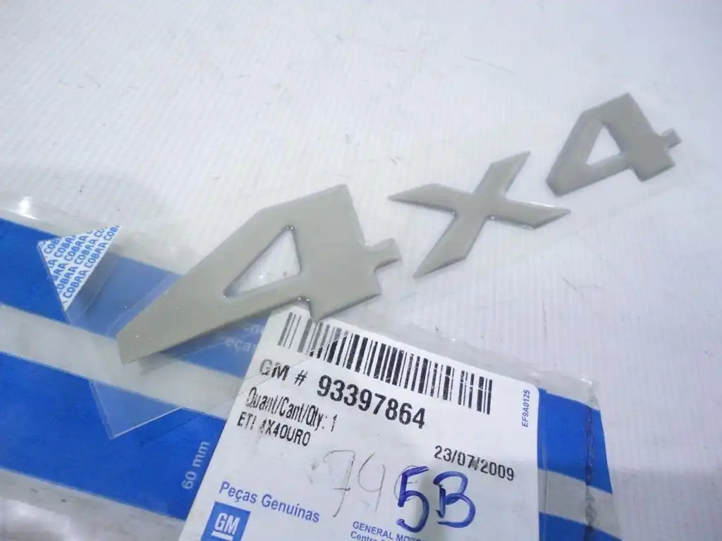 EMBLEMA ADESIVO "4X4" S-10 03/08 EXECUTIVE DOURADO