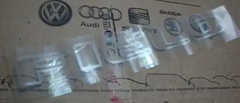 EMBLEMA ADESIVO FIELD TRACK FIELD PARATI GIV TRAS ESQ. P