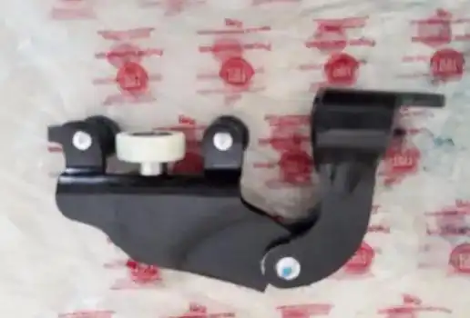 GUIA PORTA CENTRAL LATERAL DOBLO 2002/ ESQUERDO